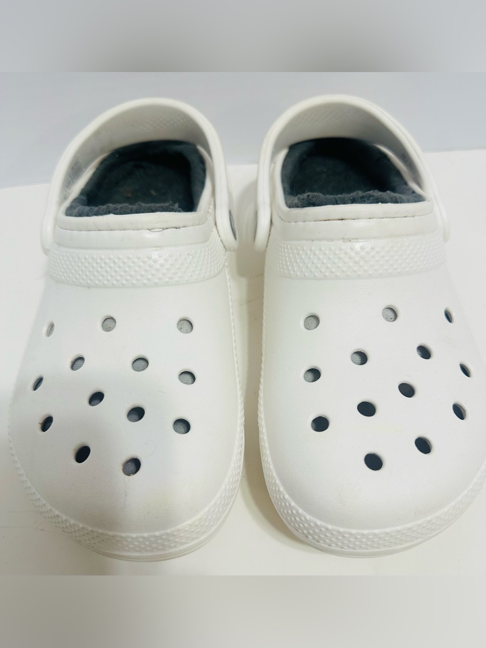 CROCS UNISEX ADULT CLASSIC LINED CLOG
WARM FUZZY COMFY WHITE SIZE 5 MENS|7
WOMEN